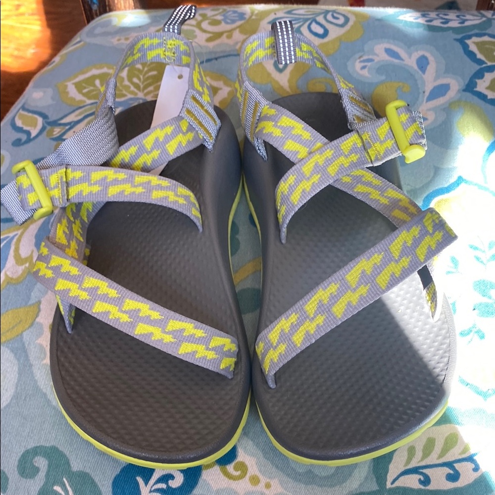 NWT Chaco’s Kids size 4 Gray &Yellow Sandals